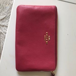 Coach hot pink wrist bag. Super high quality and used once!